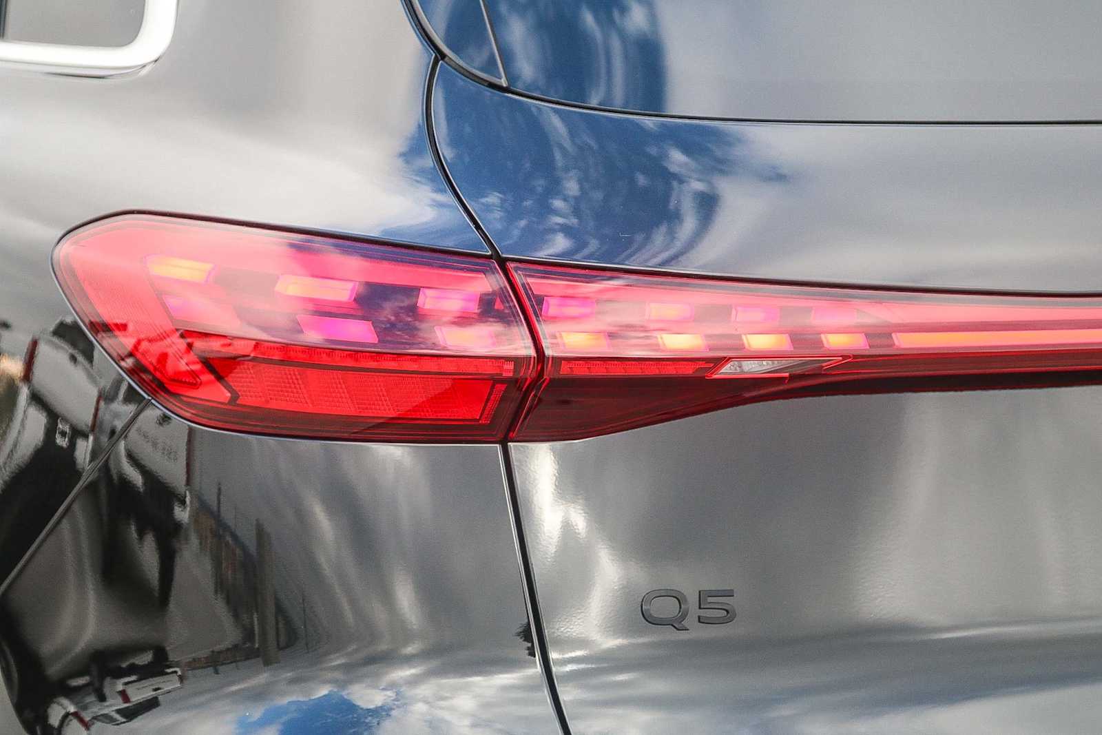 Thumbnail: 2025 Audi Q5 - 10