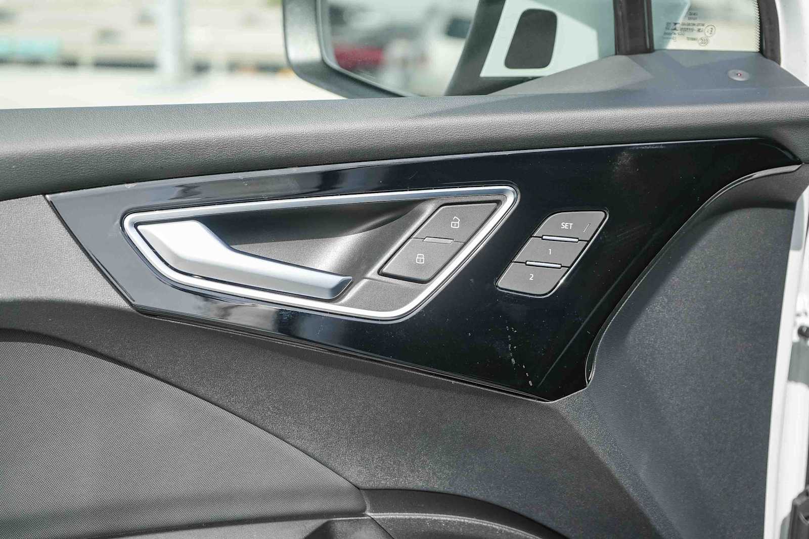 Thumbnail: 2023 Audi Q4 e-tron - 30