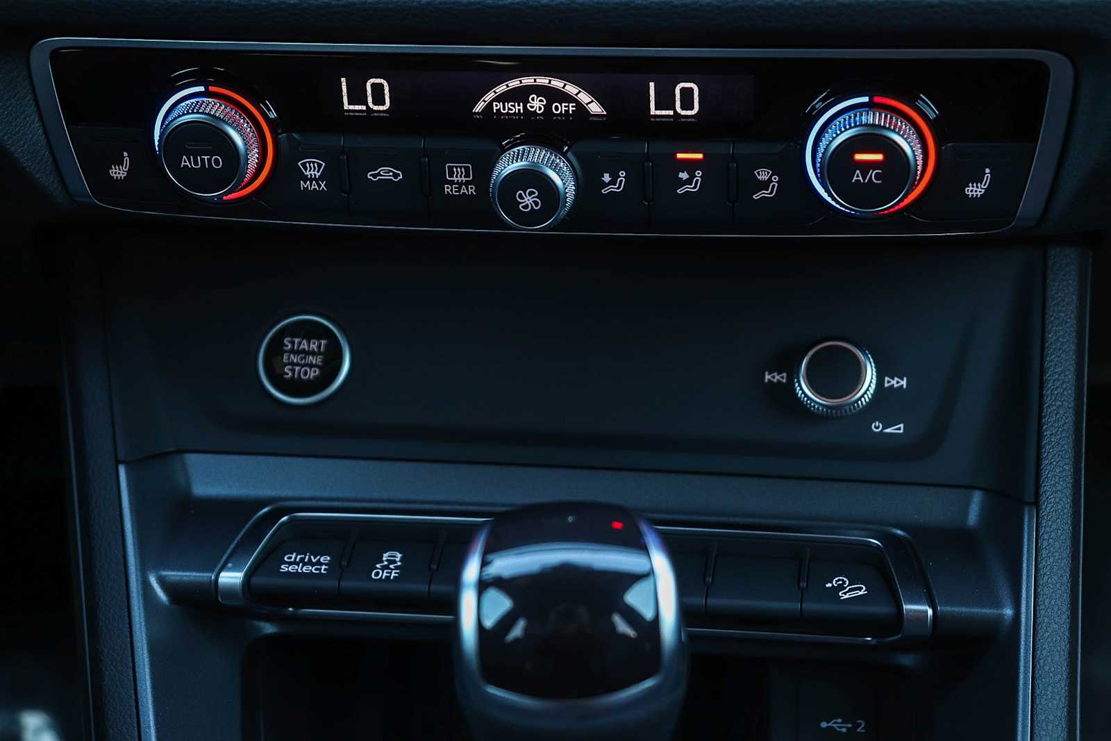 Thumbnail: 2025 Audi Q3 - 18