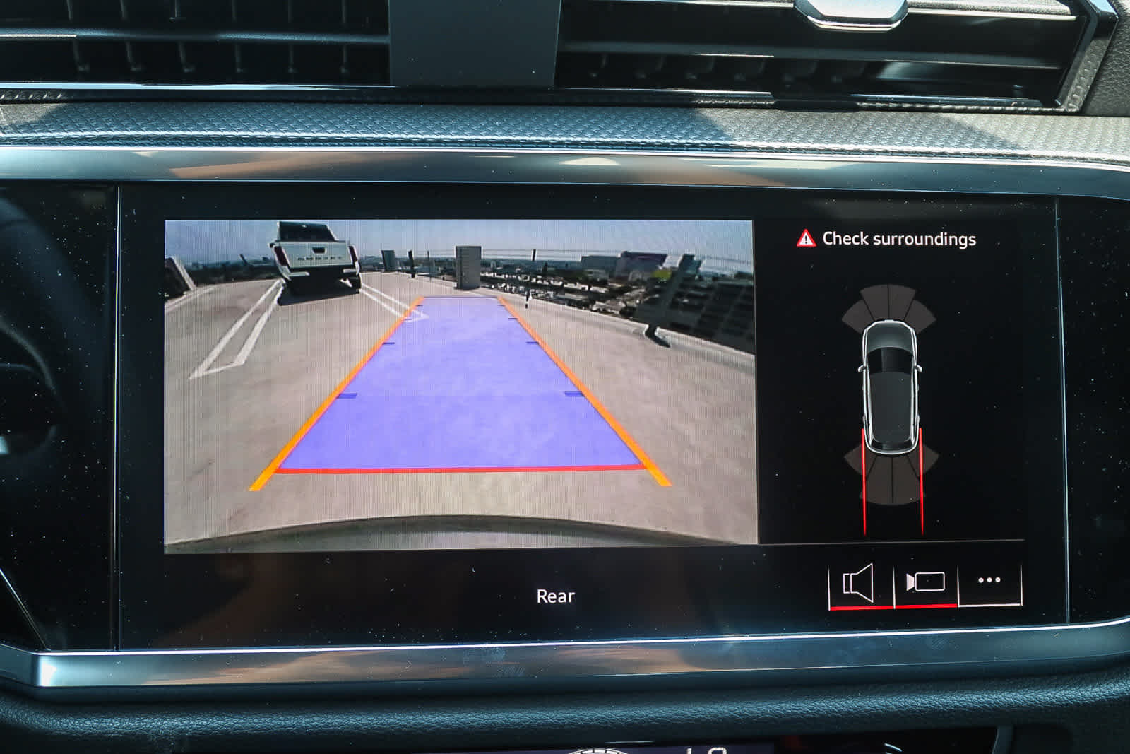 Thumbnail: 2025 Audi Q3 - 23