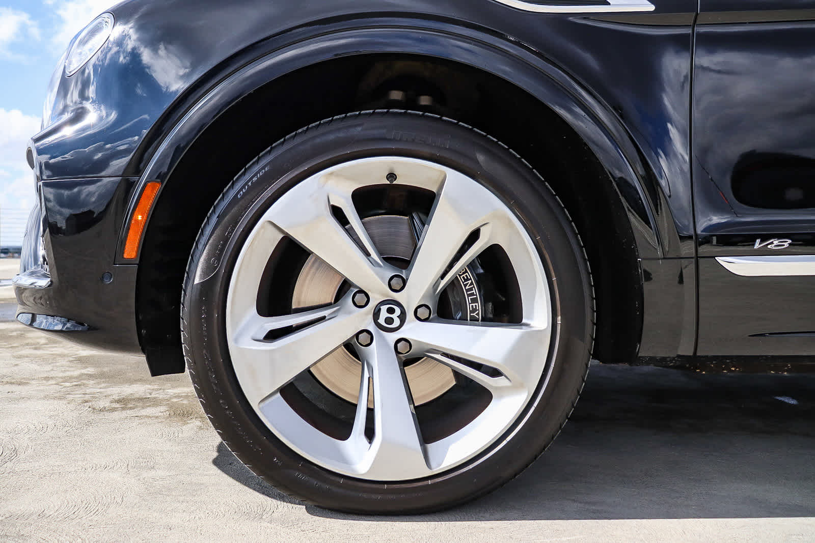 Thumbnail: 2021 Bentley Bentayga - 14