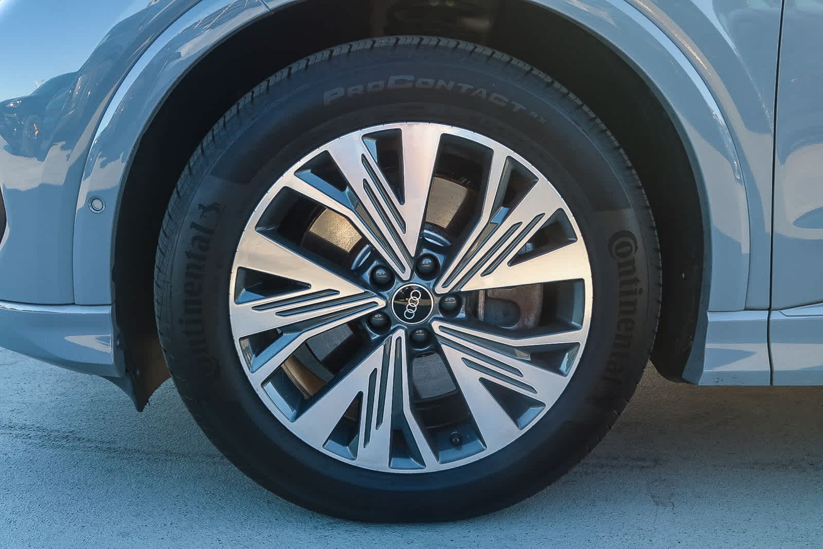 Thumbnail: 2023 Audi Q4 e-tron - 11