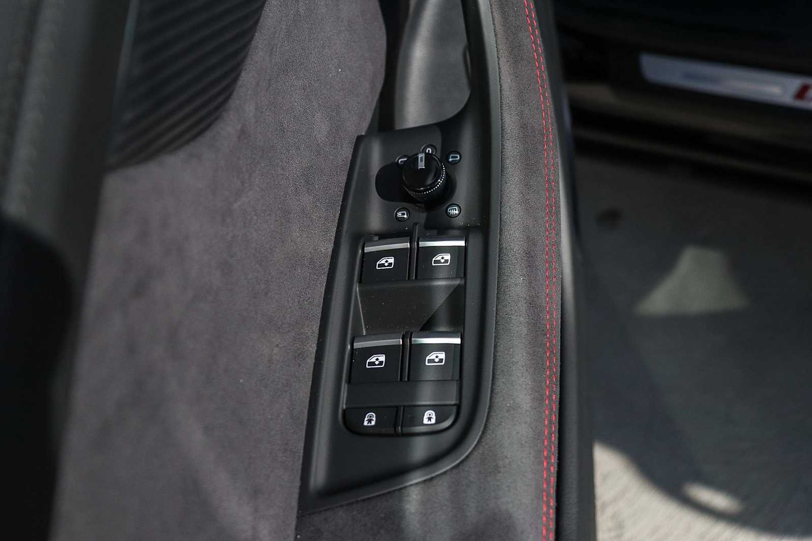 Thumbnail: 2026 Audi RS Q8 - 28