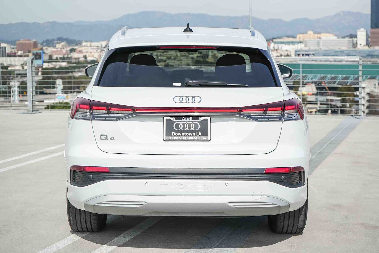 Thumbnail: 2023 Audi Q4 e-tron - 8