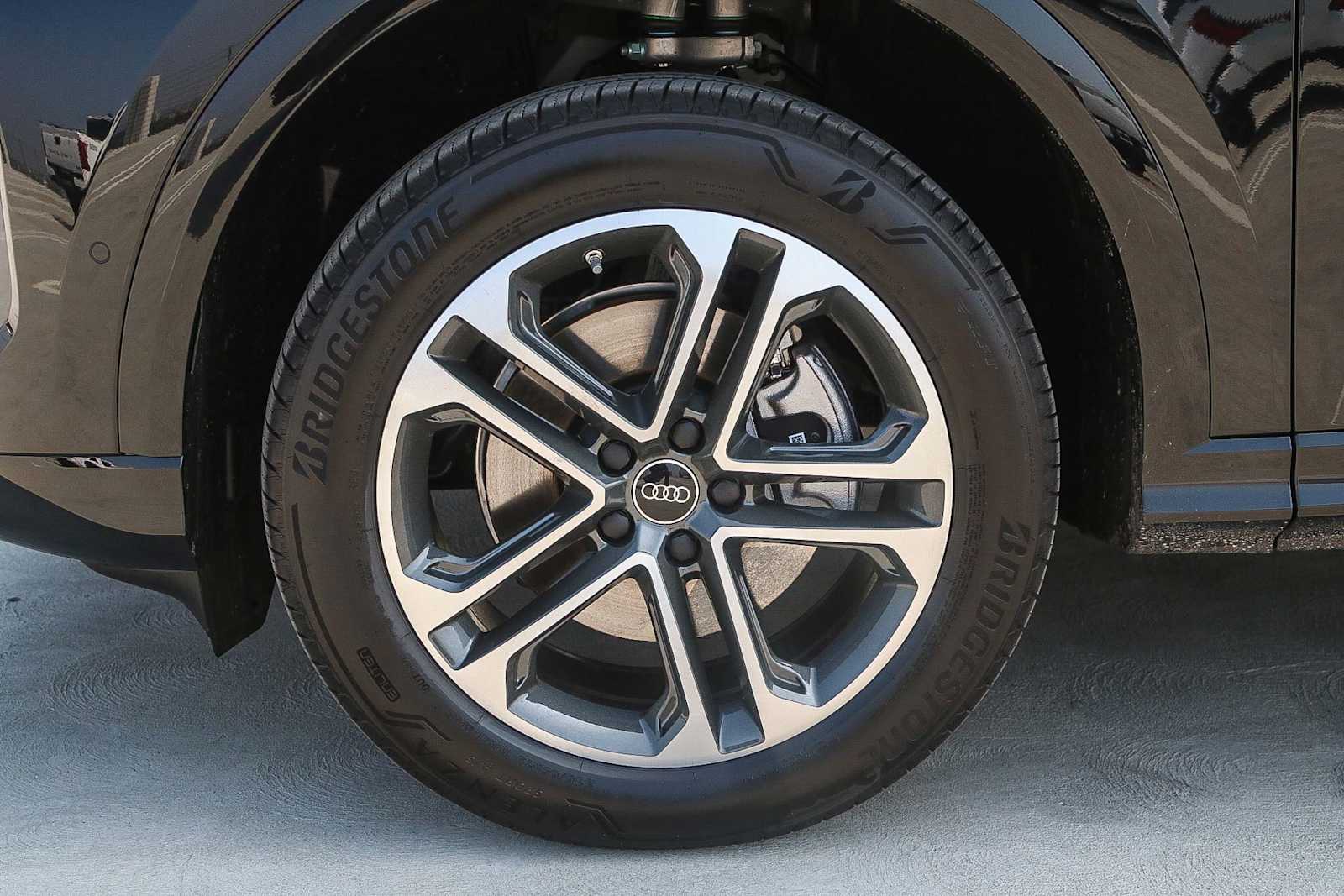 Thumbnail: 2025 Audi Q5 - 11