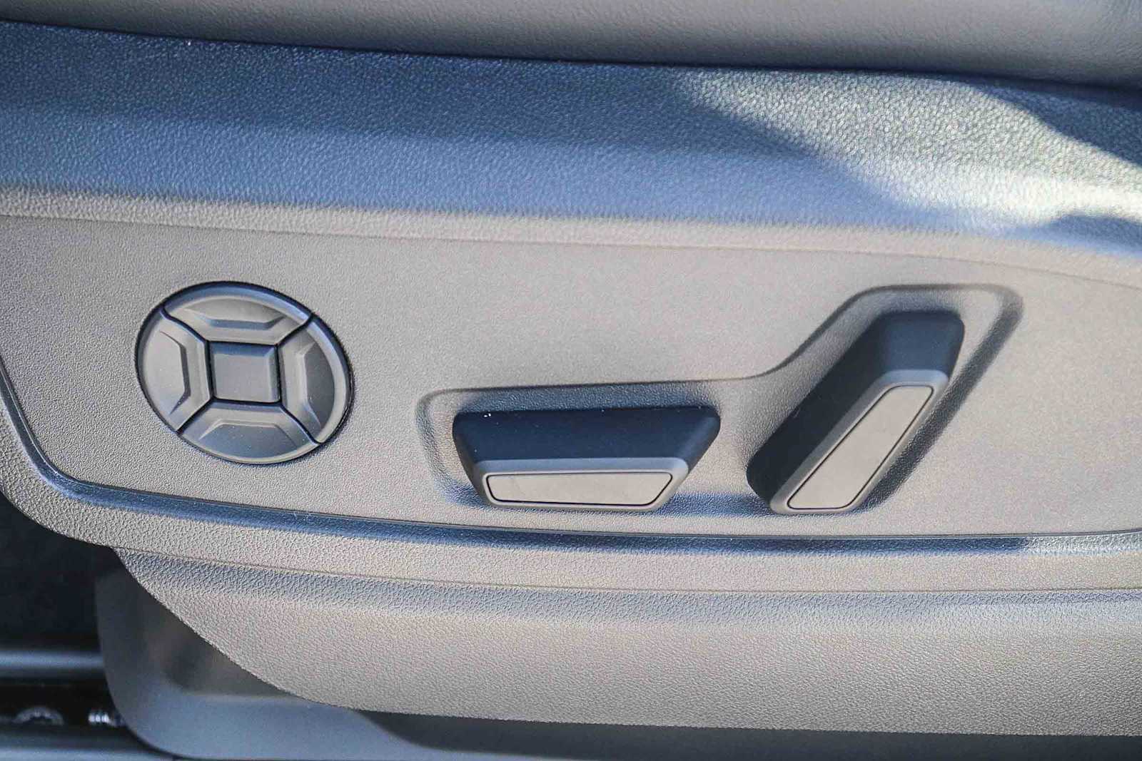 Thumbnail: 2025 Audi Q5 - 23