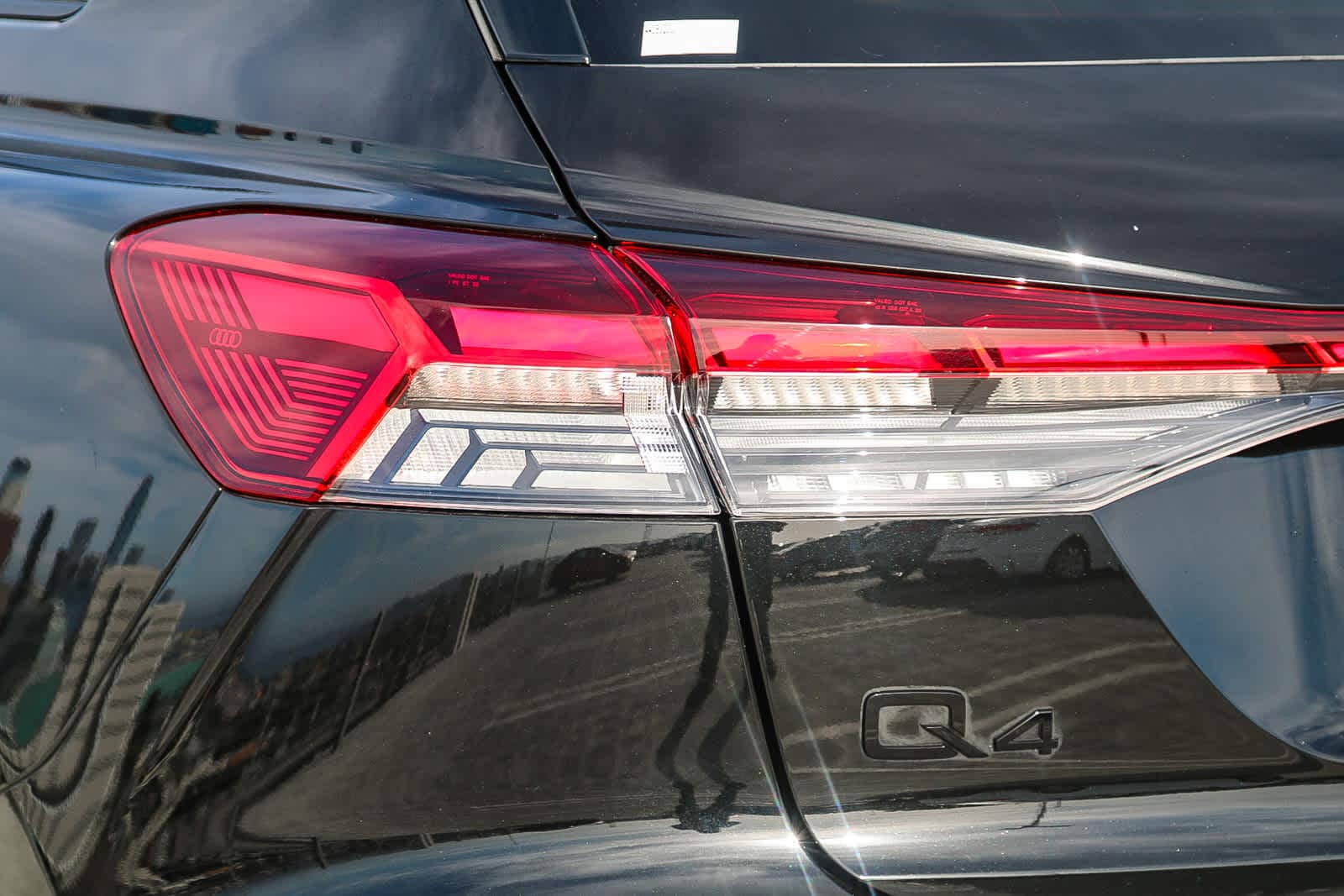 Thumbnail: 2024 Audi Q4 e-tron - 9