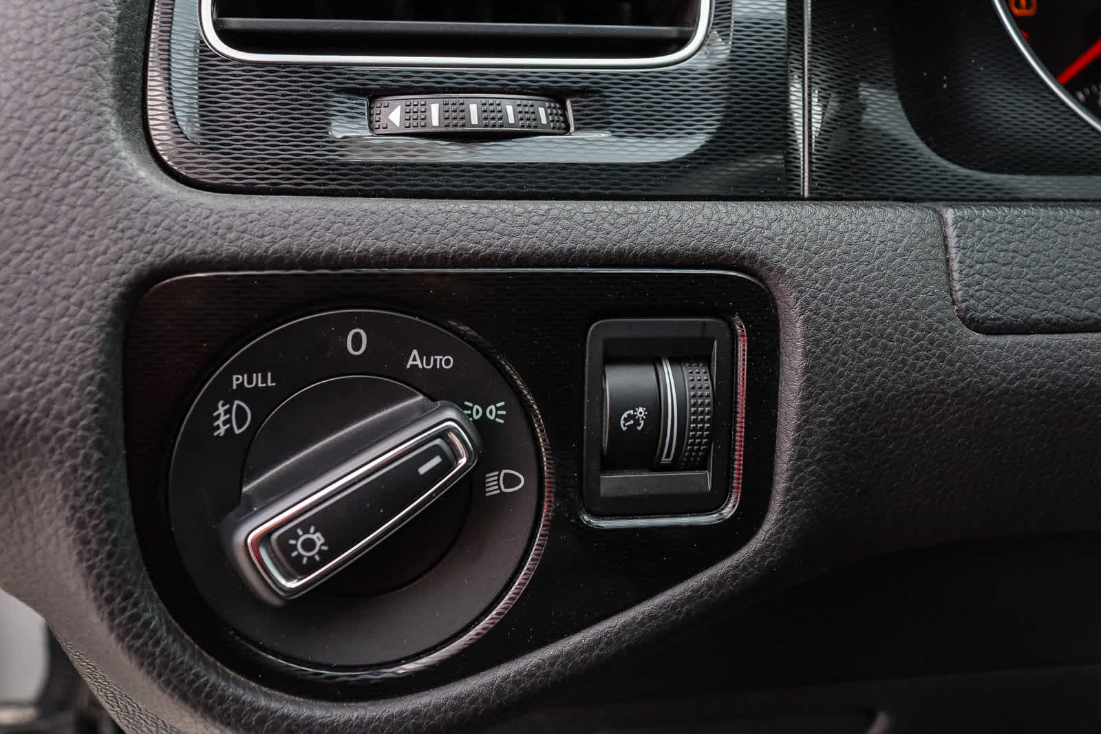 Thumbnail: 2017 Volkswagen Golf - 31