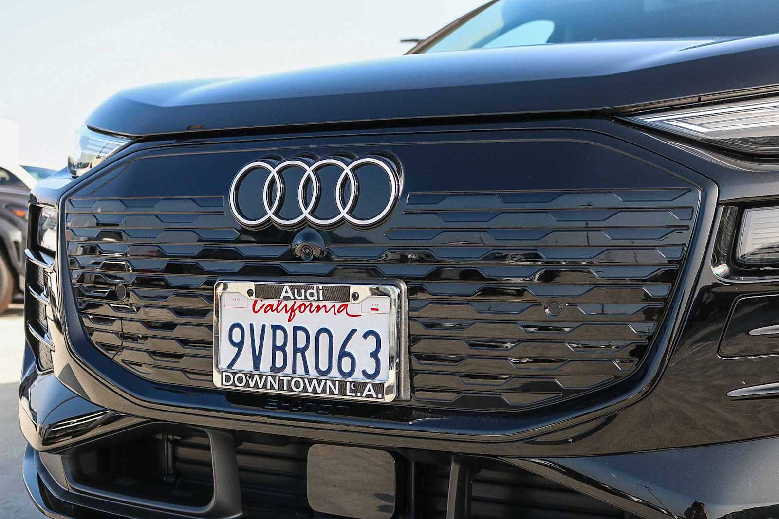 Thumbnail: 2025 Audi Q6 e-tron - 6