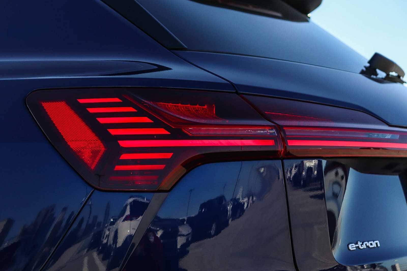 Thumbnail: 2022 Audi e-tron - 12