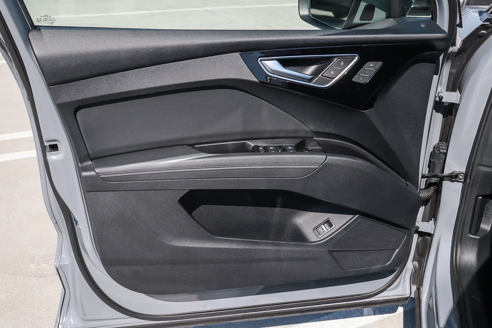 Thumbnail: 2023 Audi Q4 e-tron - 30