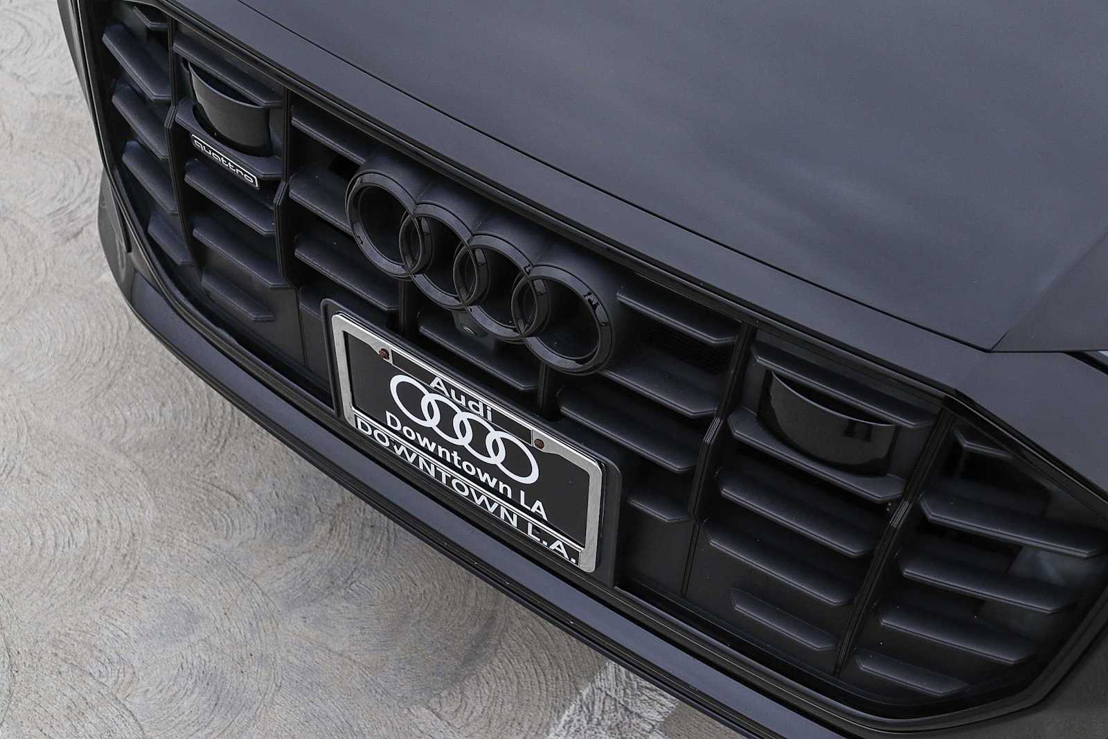Thumbnail: 2023 Audi Q8 - 8