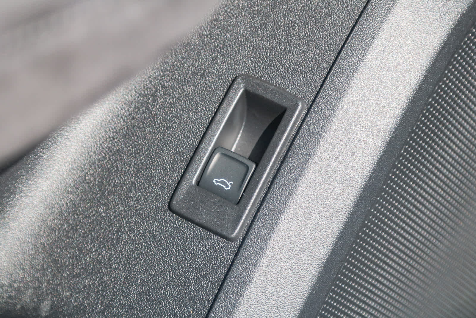 Thumbnail: 2025 Audi SQ5 - 32