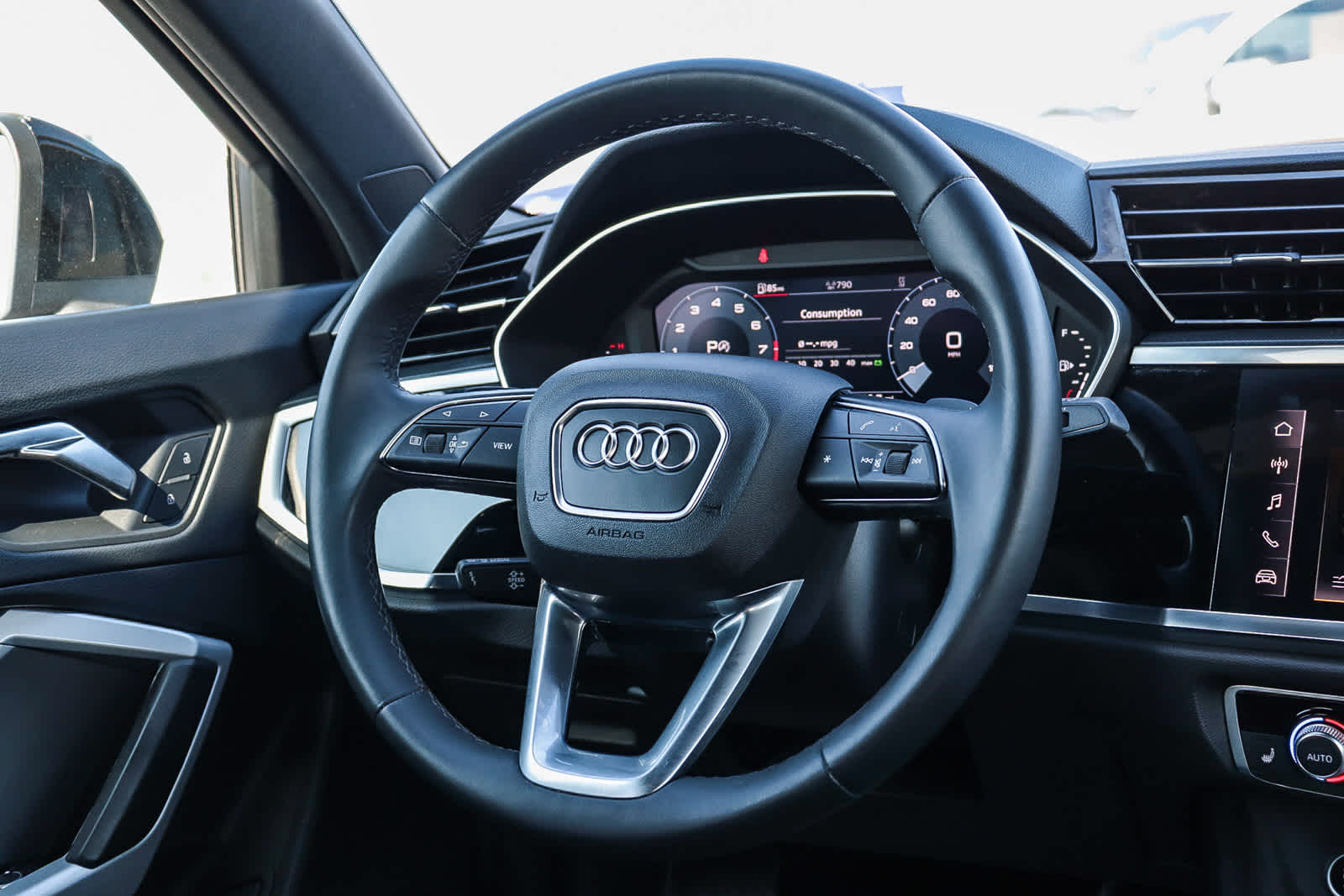 Thumbnail: 2023 Audi Q3 - 20