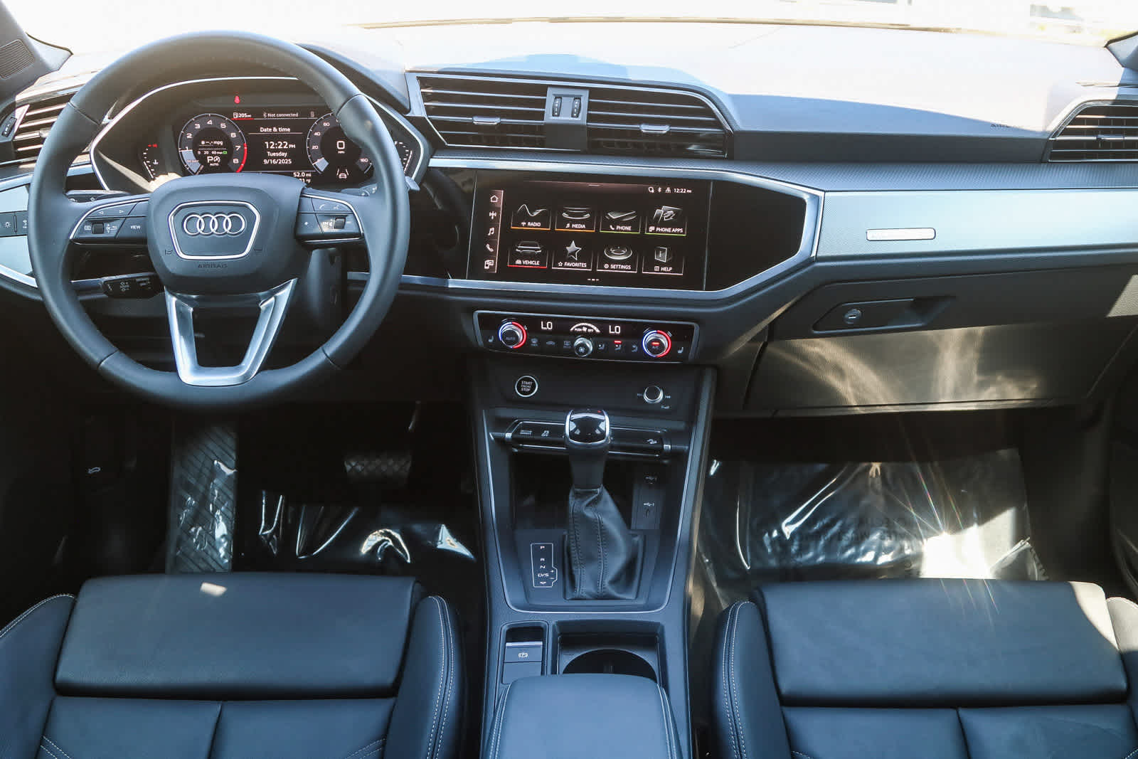 Thumbnail: 2025 Audi Q3 - 16