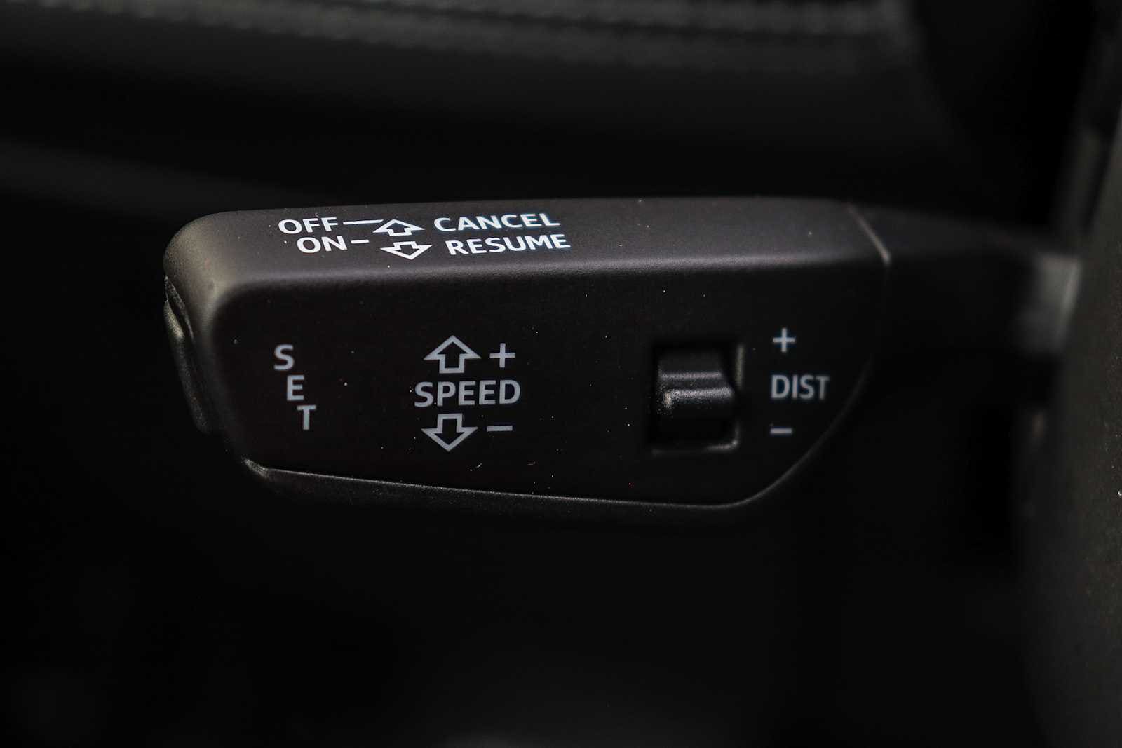 Thumbnail: 2025 Audi Q6 e-tron - 30