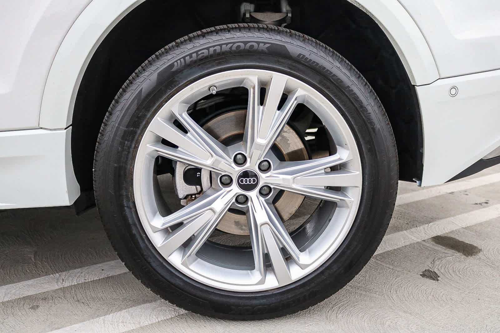 Thumbnail: 2023 Audi Q8 - 13