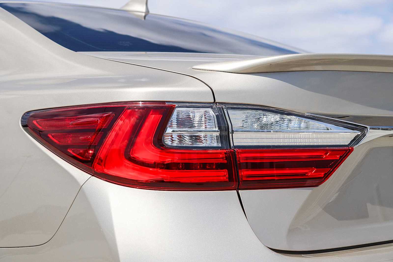 Thumbnail: 2016 Lexus ES - 12