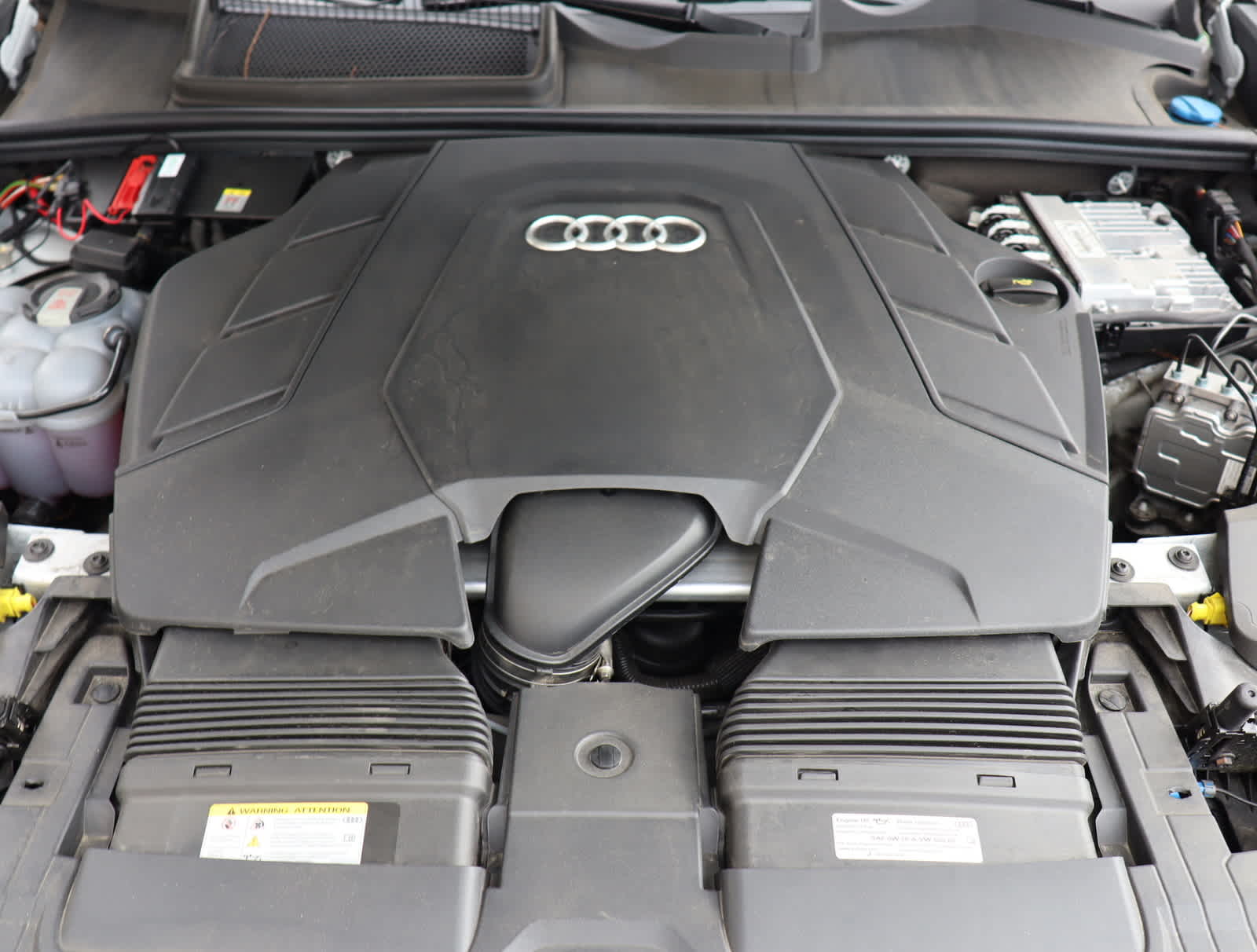 Thumbnail: 2023 Audi Q8 - 24