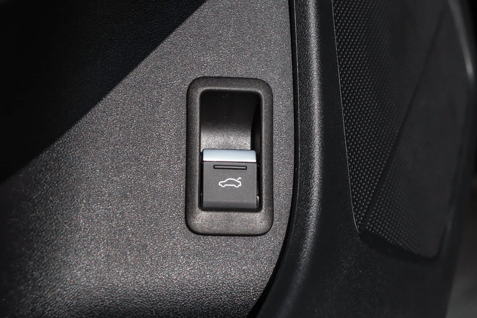 Thumbnail: 2023 Audi Q4 e-tron - 28