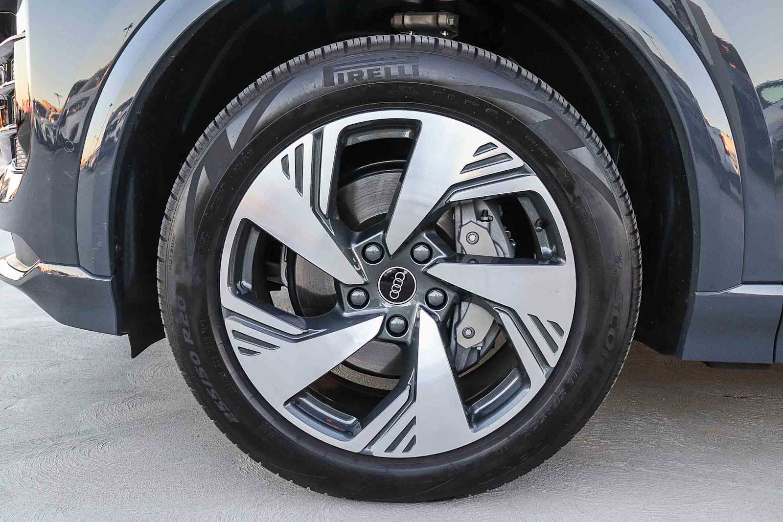 Thumbnail: 2025 Audi Q6 e-tron - 14