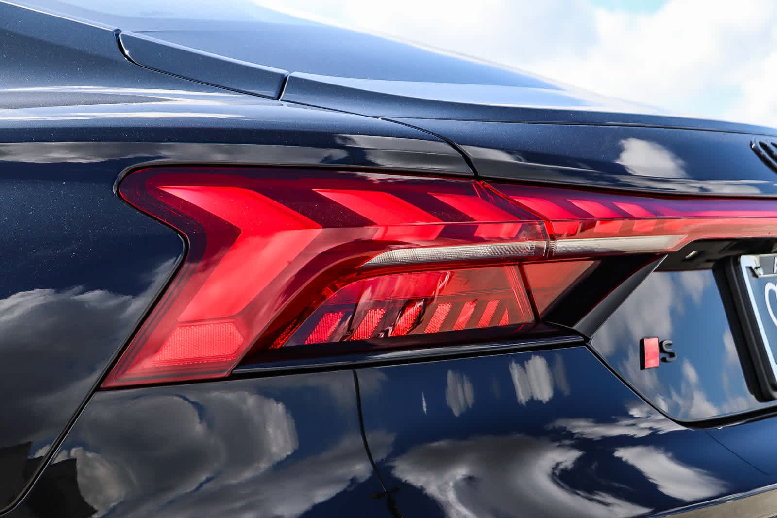 Thumbnail: 2026 Audi e-tron GT - 12