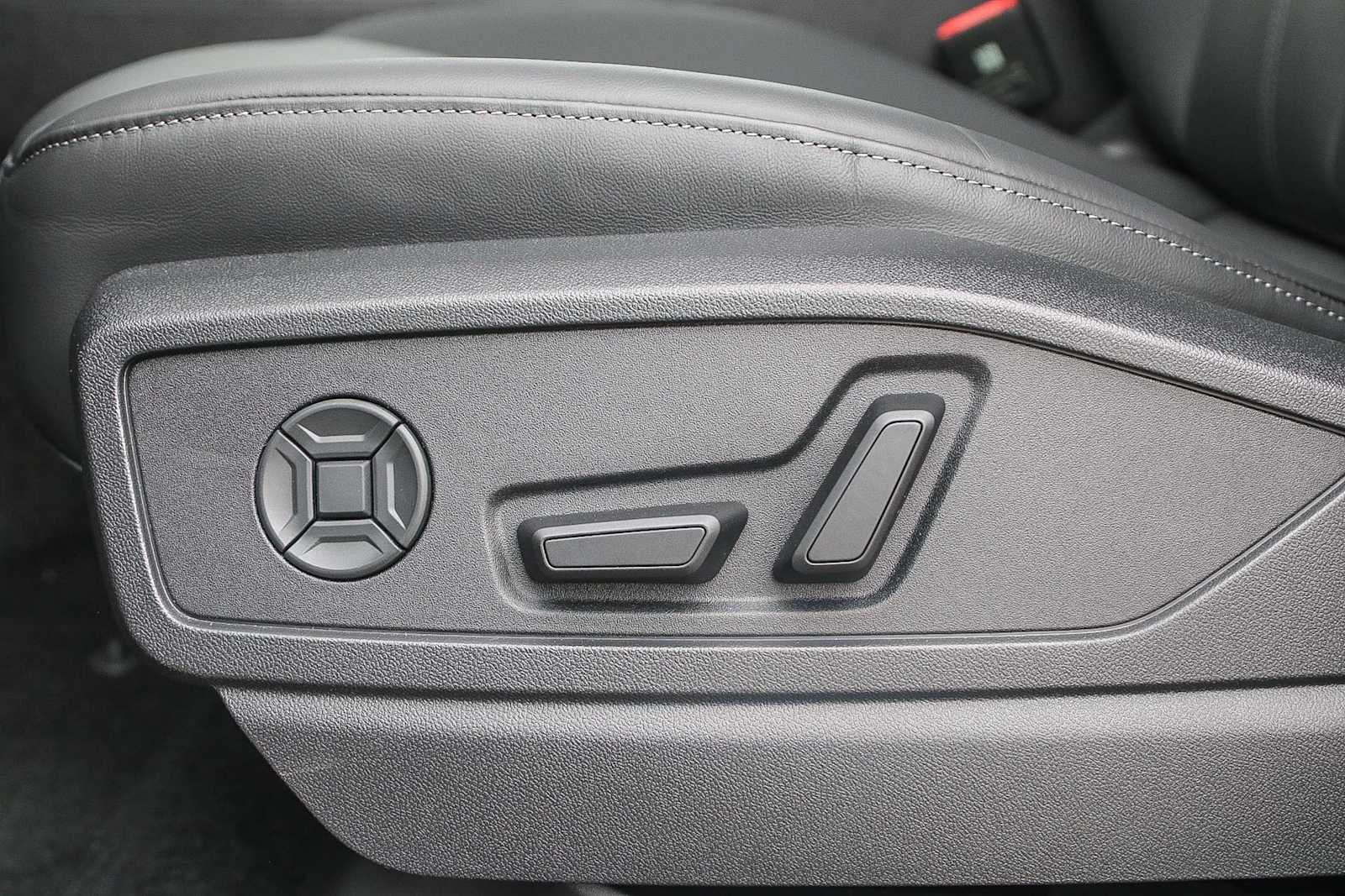 Thumbnail: 2025 Audi Q5 - 21