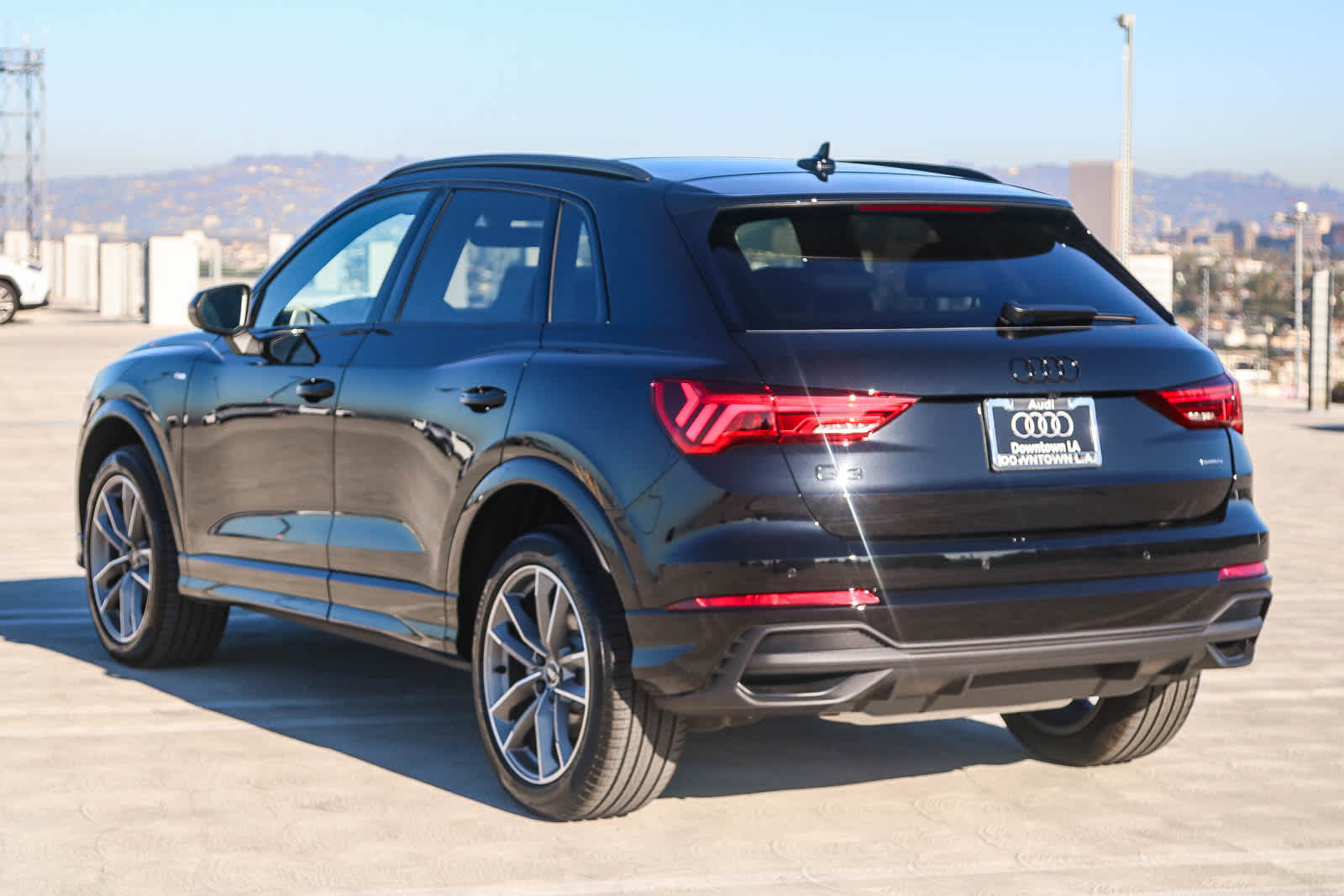 Thumbnail: 2025 Audi Q3 - 9