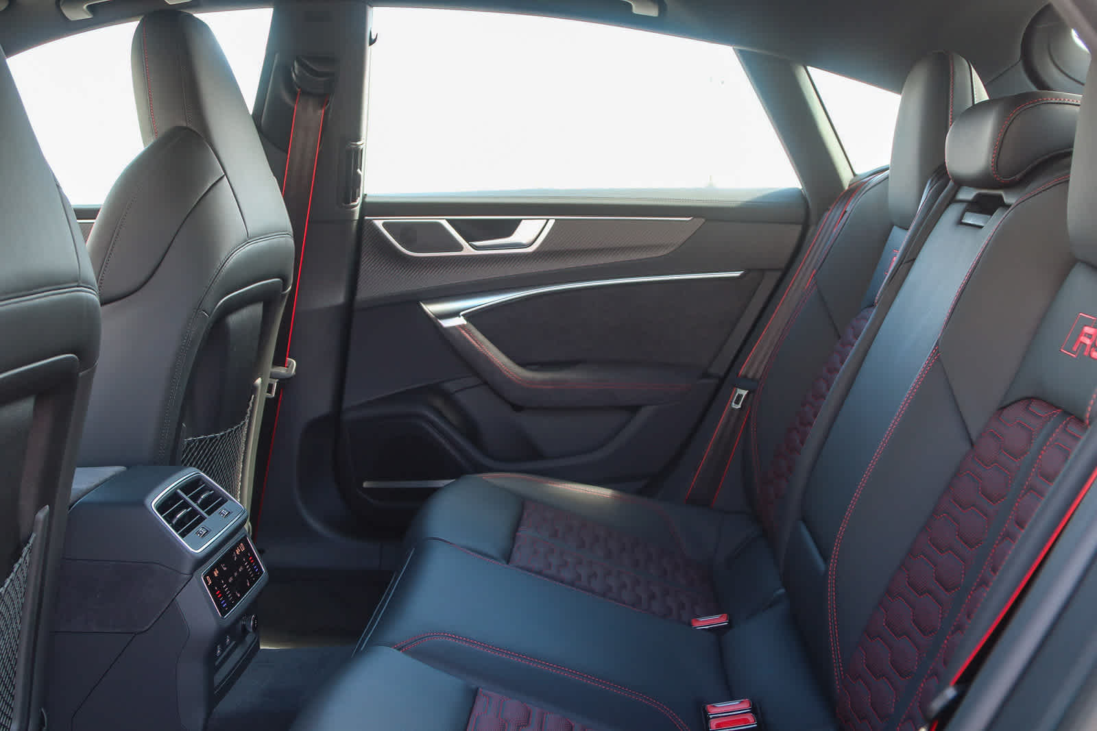 Thumbnail: 2026 Audi RS 7 - 25