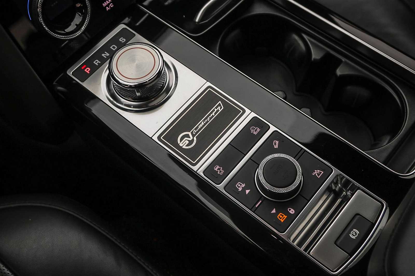 Thumbnail: 2021 Land Rover Range Rover - 22