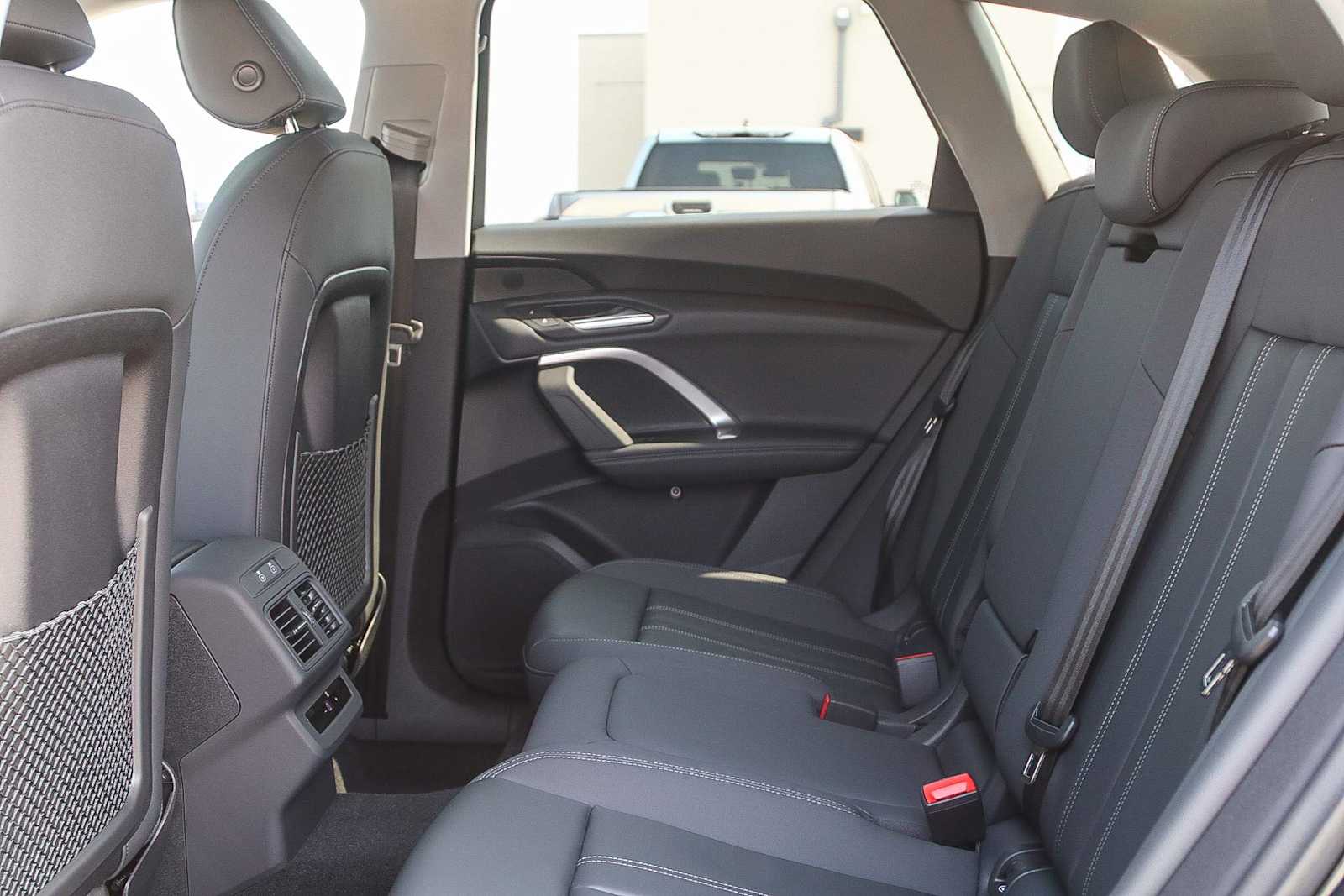 Thumbnail: 2025 Audi Q5 - 18