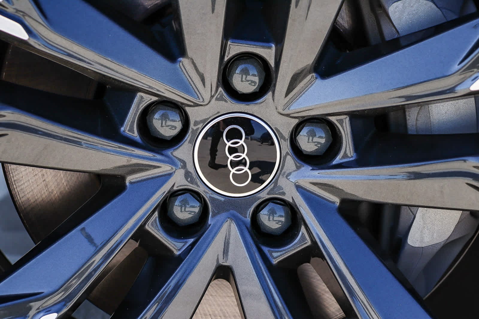 Thumbnail: 2026 Audi Q8 - 15