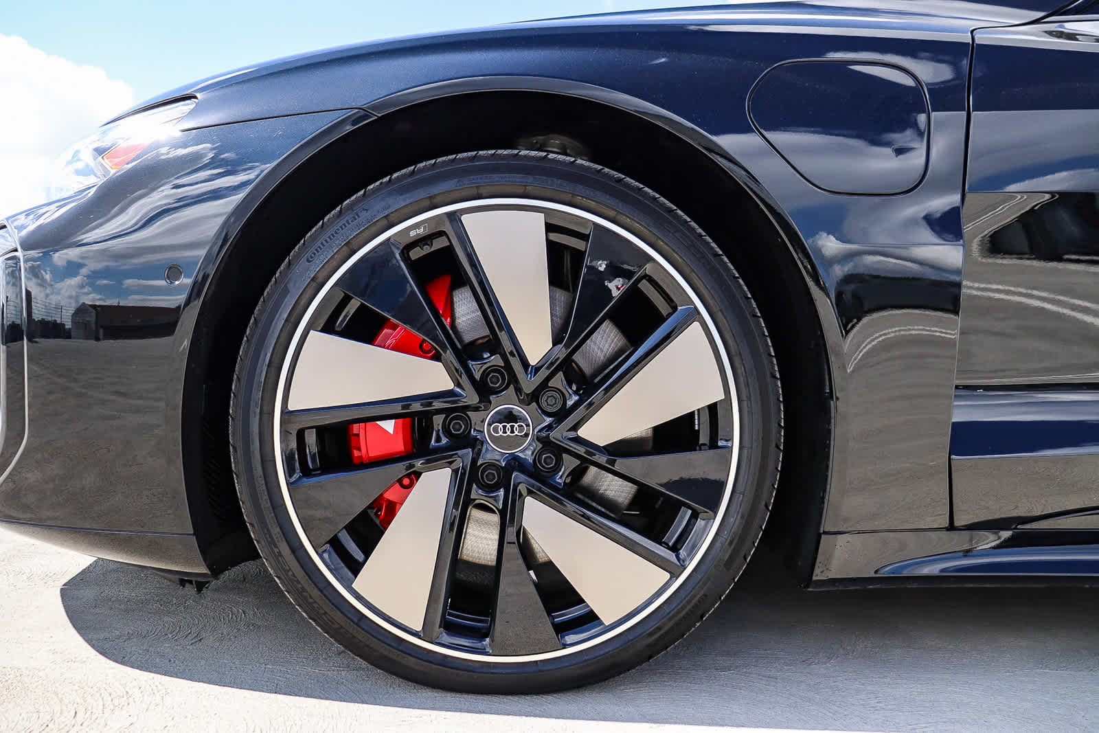 Thumbnail: 2026 Audi e-tron GT - 14