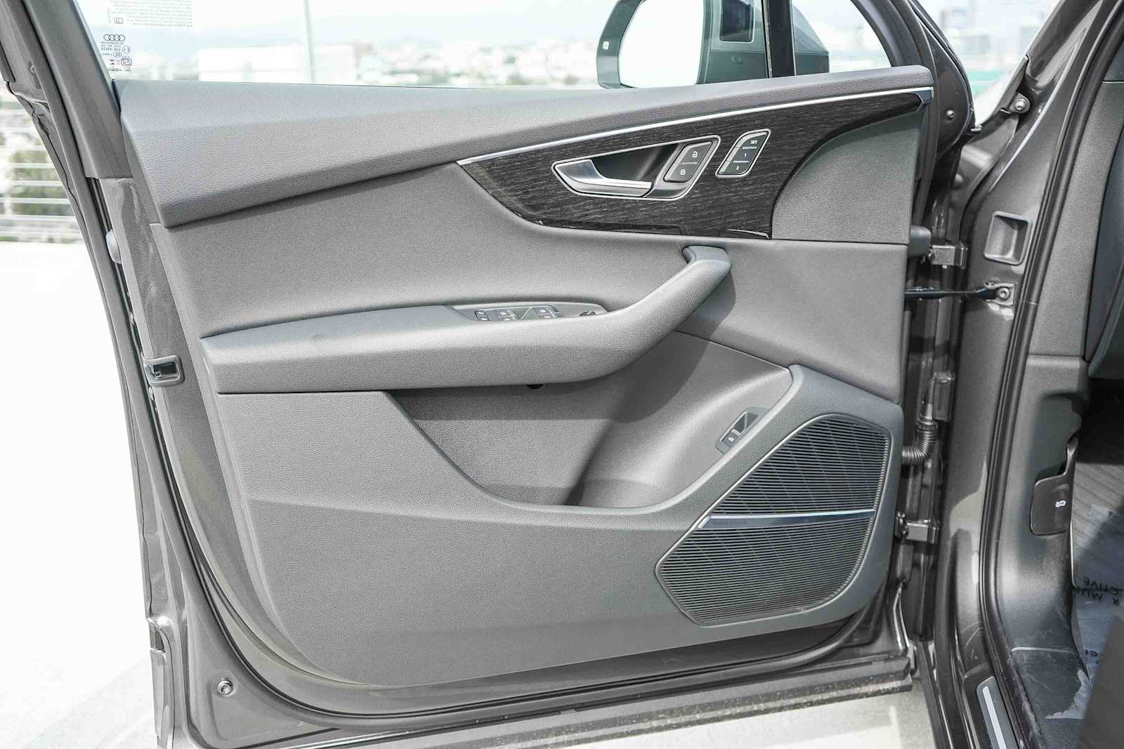 Thumbnail: 2026 Audi Q7 - 30