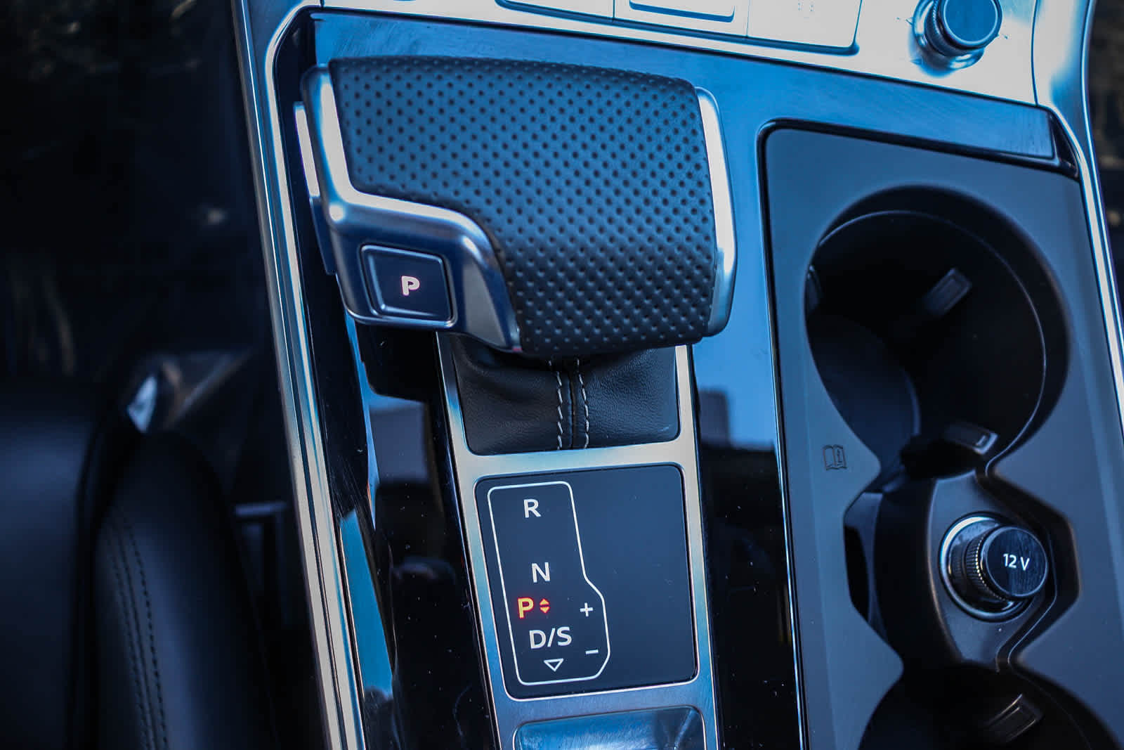 Thumbnail: 2025 Audi RS 6 - 27