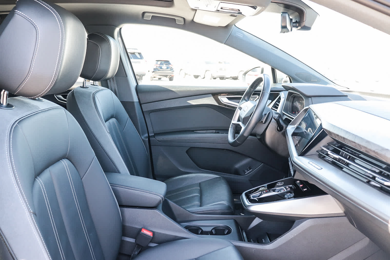 Thumbnail: 2023 Audi Q4 e-tron - 22