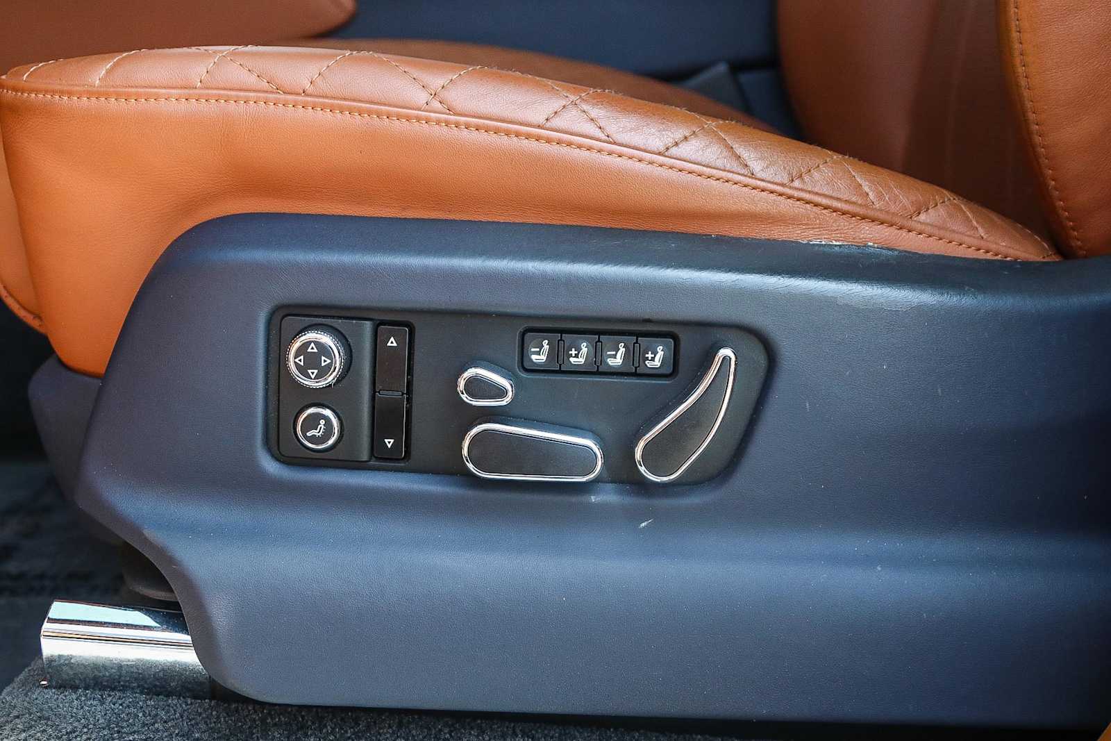 Thumbnail: 2019 Bentley Bentayga - 25