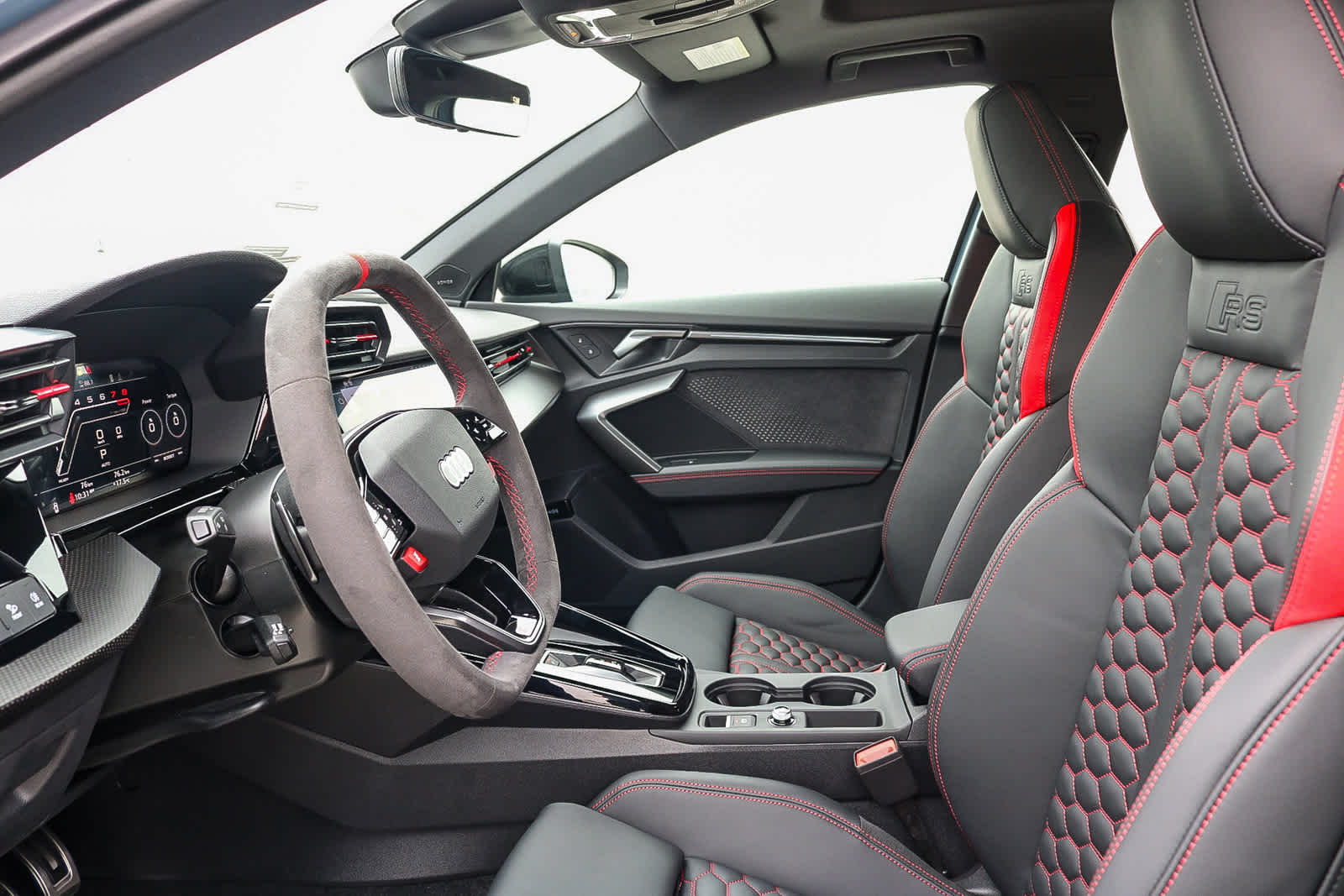 Thumbnail: 2025 Audi RS 3 - 25