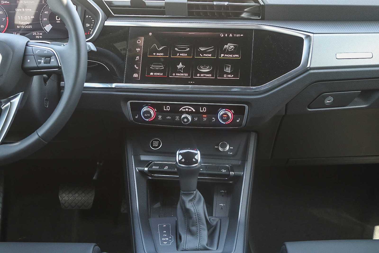 Thumbnail: 2025 Audi Q3 - 13