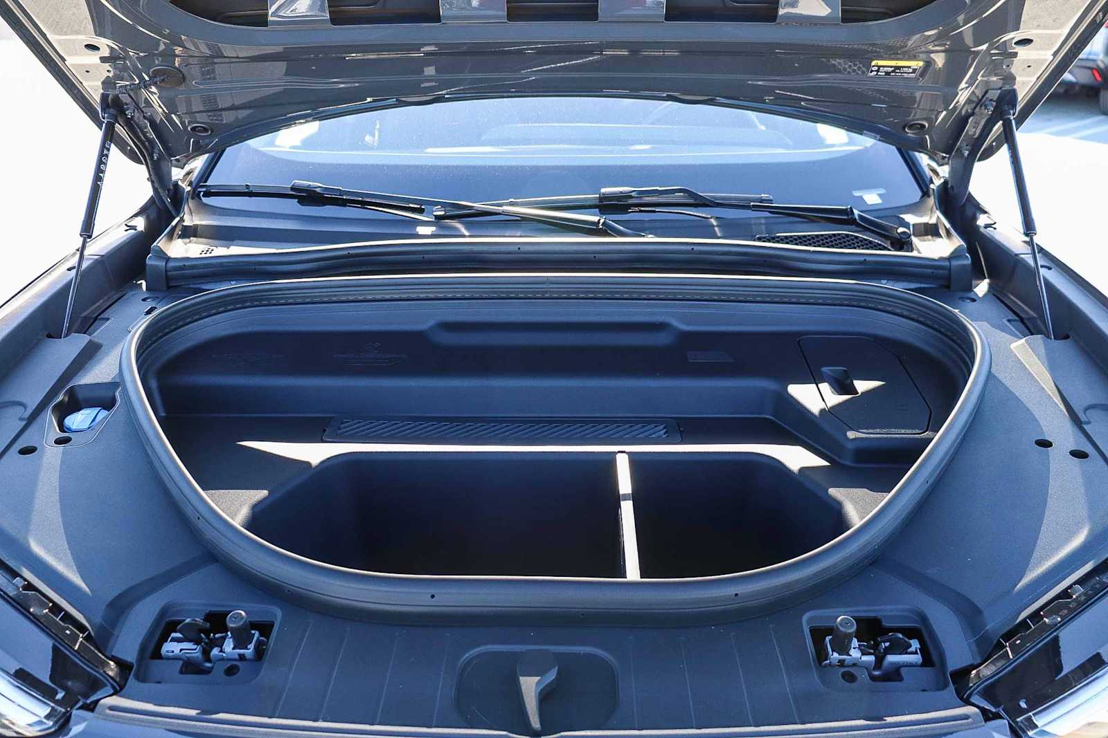 Thumbnail: 2025 Audi Q6 e-tron - 37