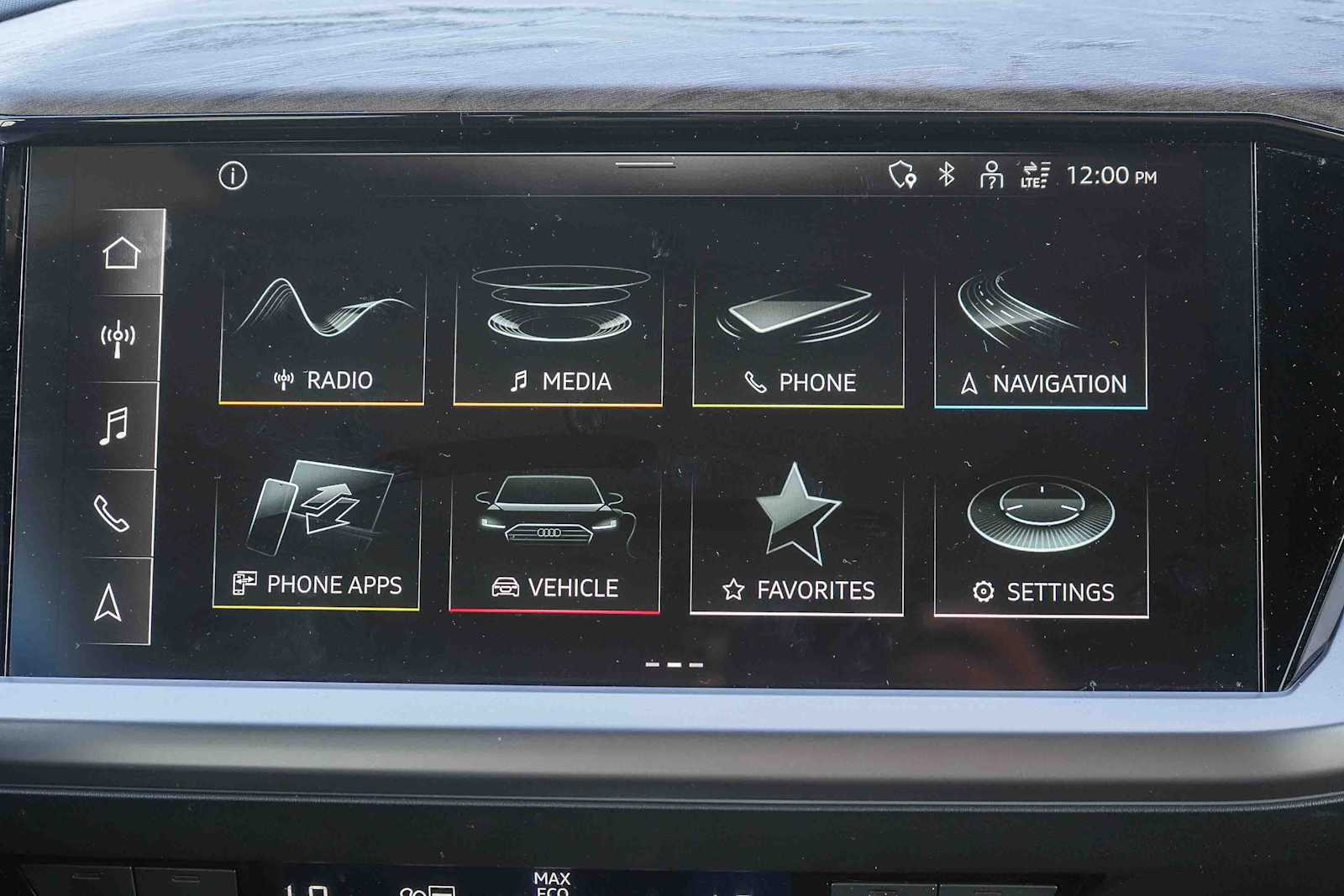 Thumbnail: 2023 Audi Q4 e-tron - 18