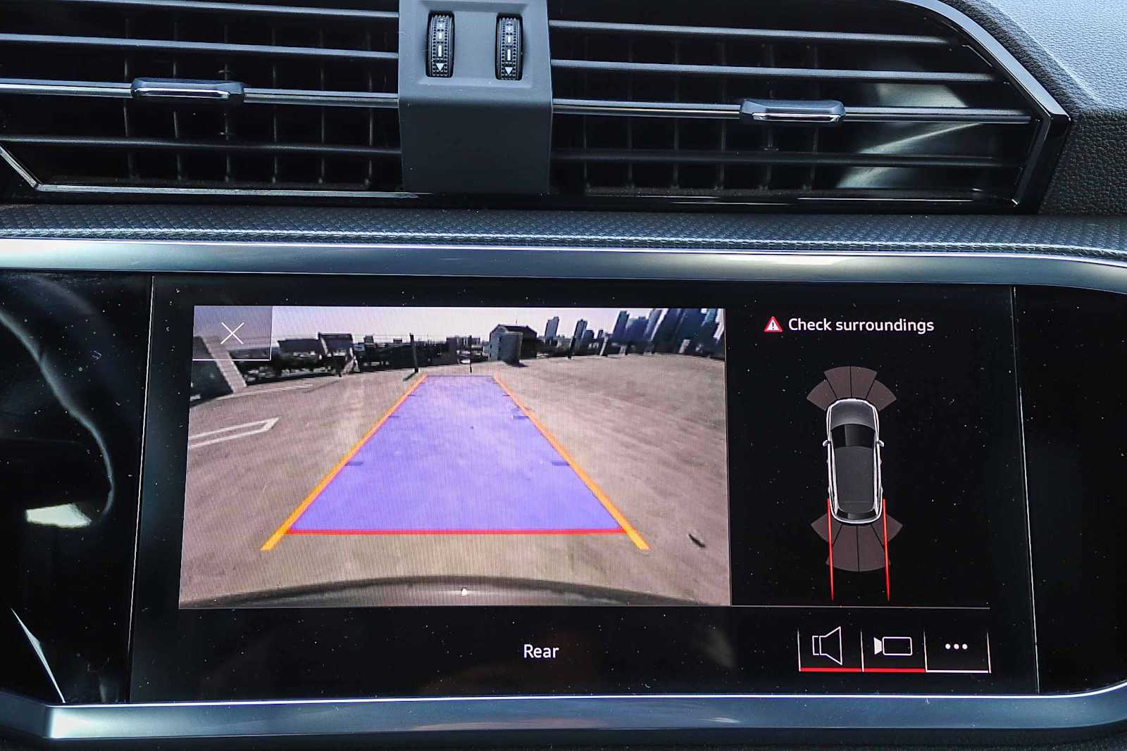 Thumbnail: 2023 Audi Q3 - 33
