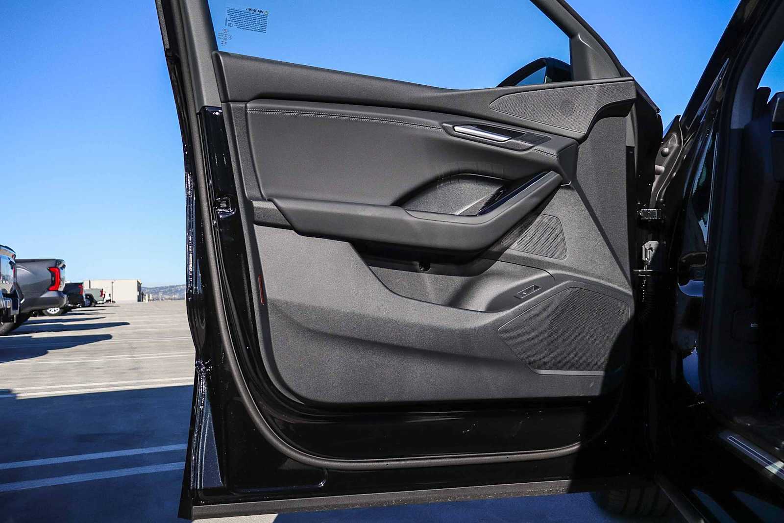 Thumbnail: 2025 Audi Q6 e-tron - 28