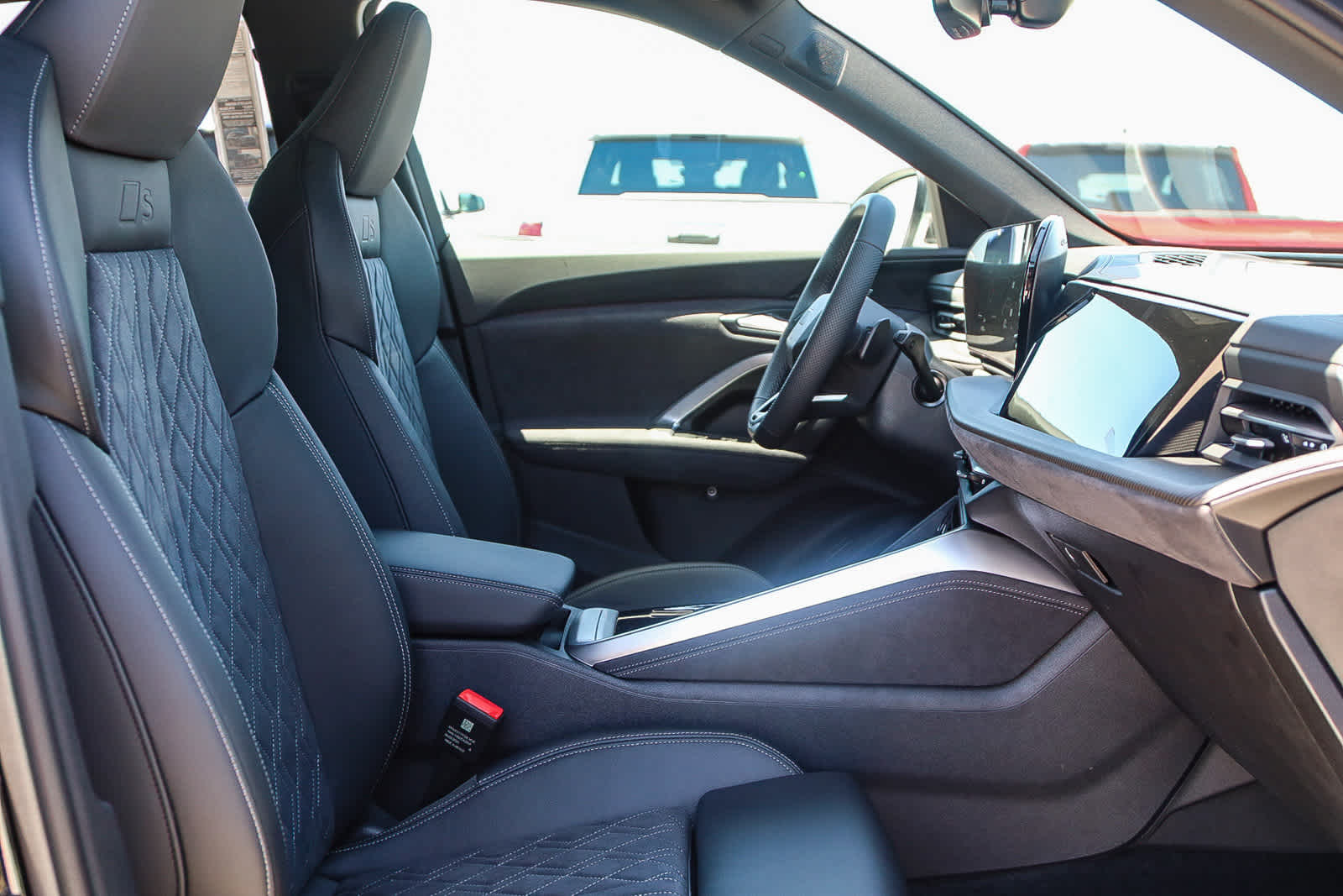 Thumbnail: 2025 Audi SQ5 - 16