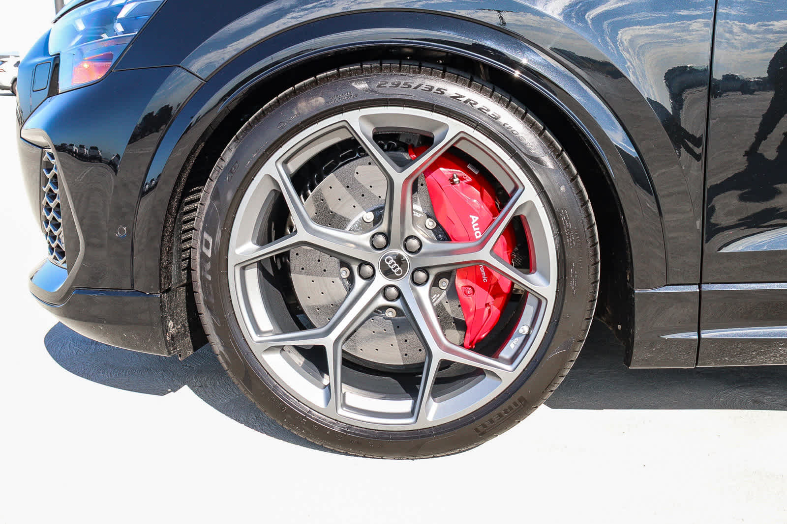 Thumbnail: 2025 Audi RS Q8 - 9