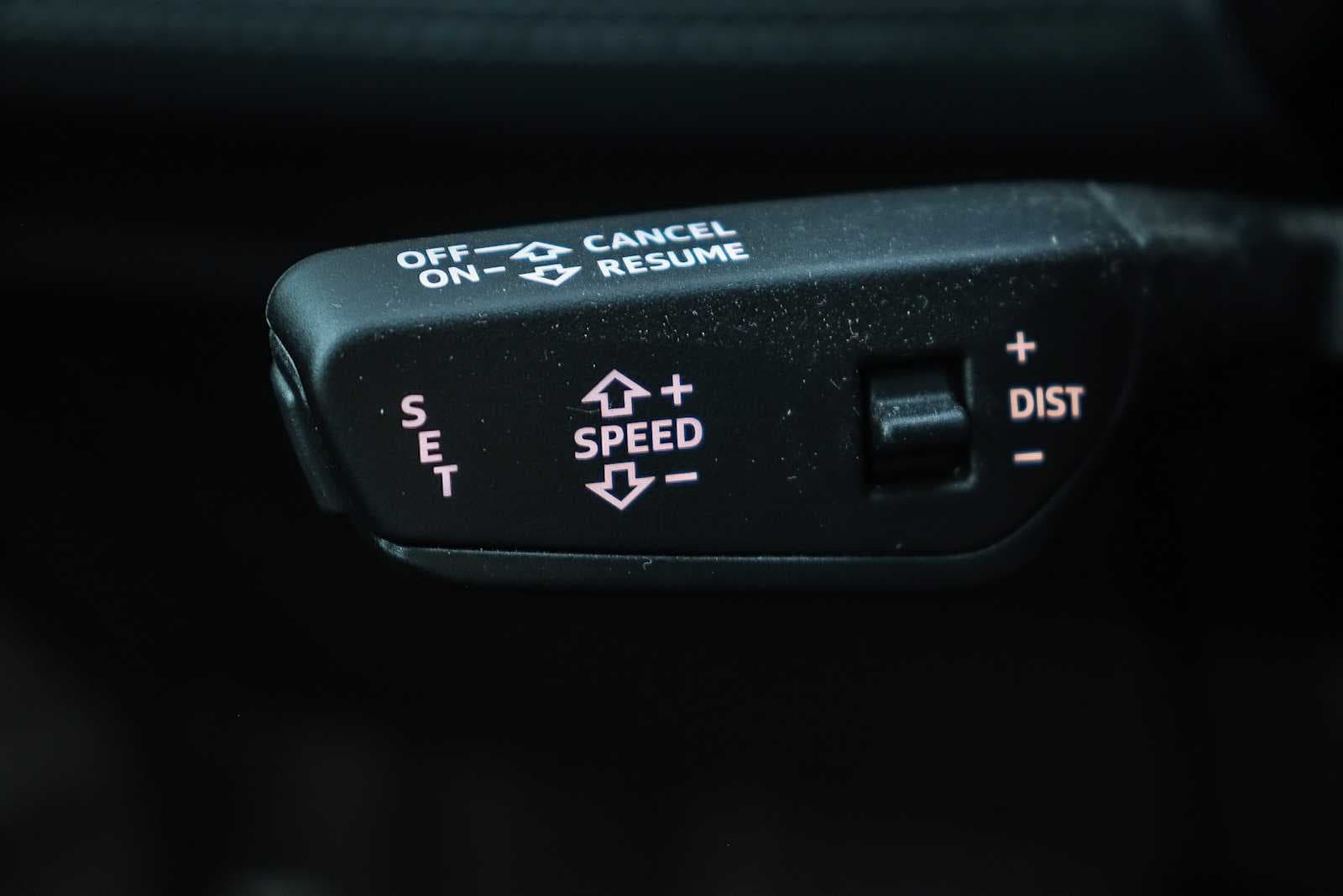 Thumbnail: 2025 Audi Q6 e-tron - 29