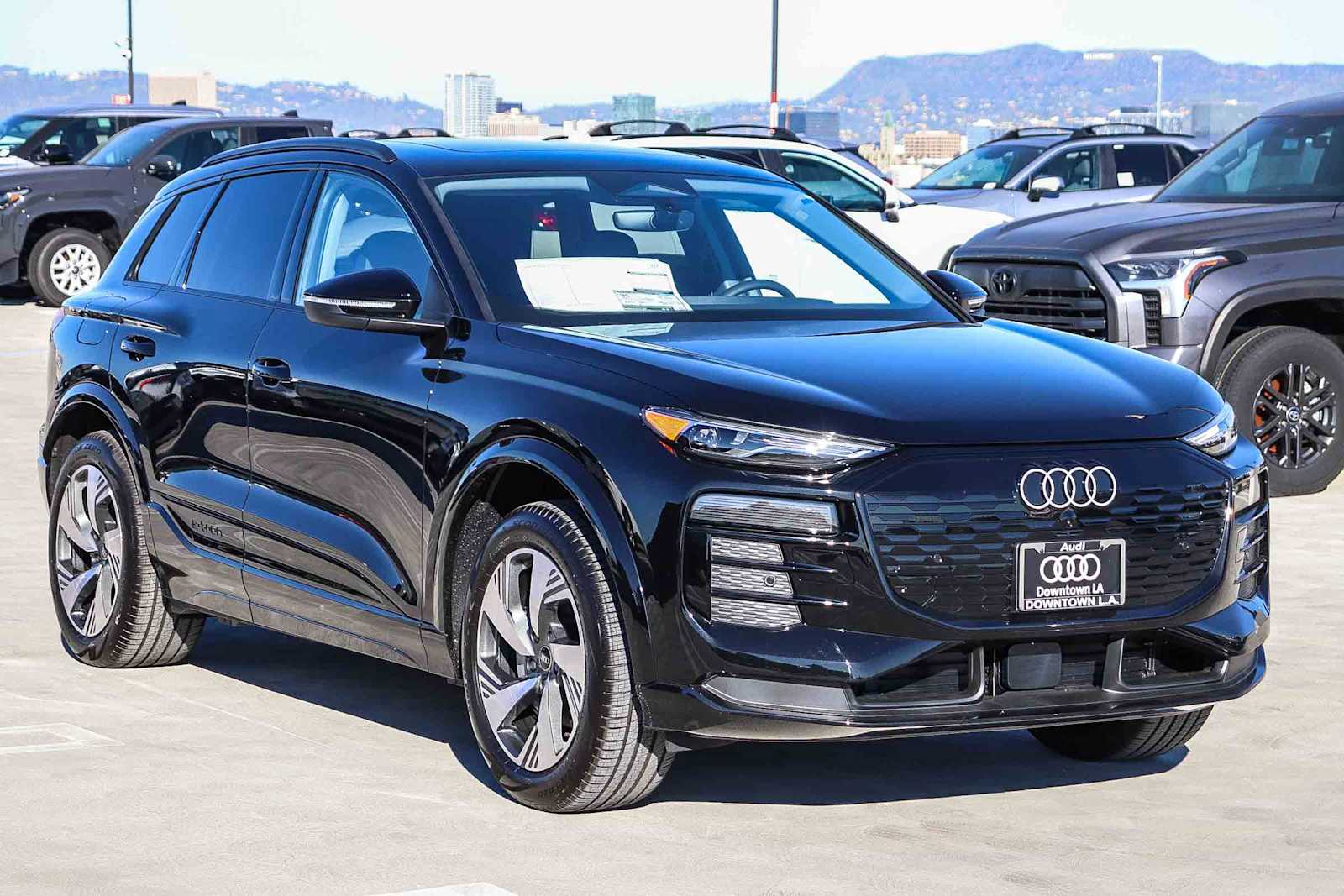 Thumbnail: 2025 Audi Q6 e-tron - 3