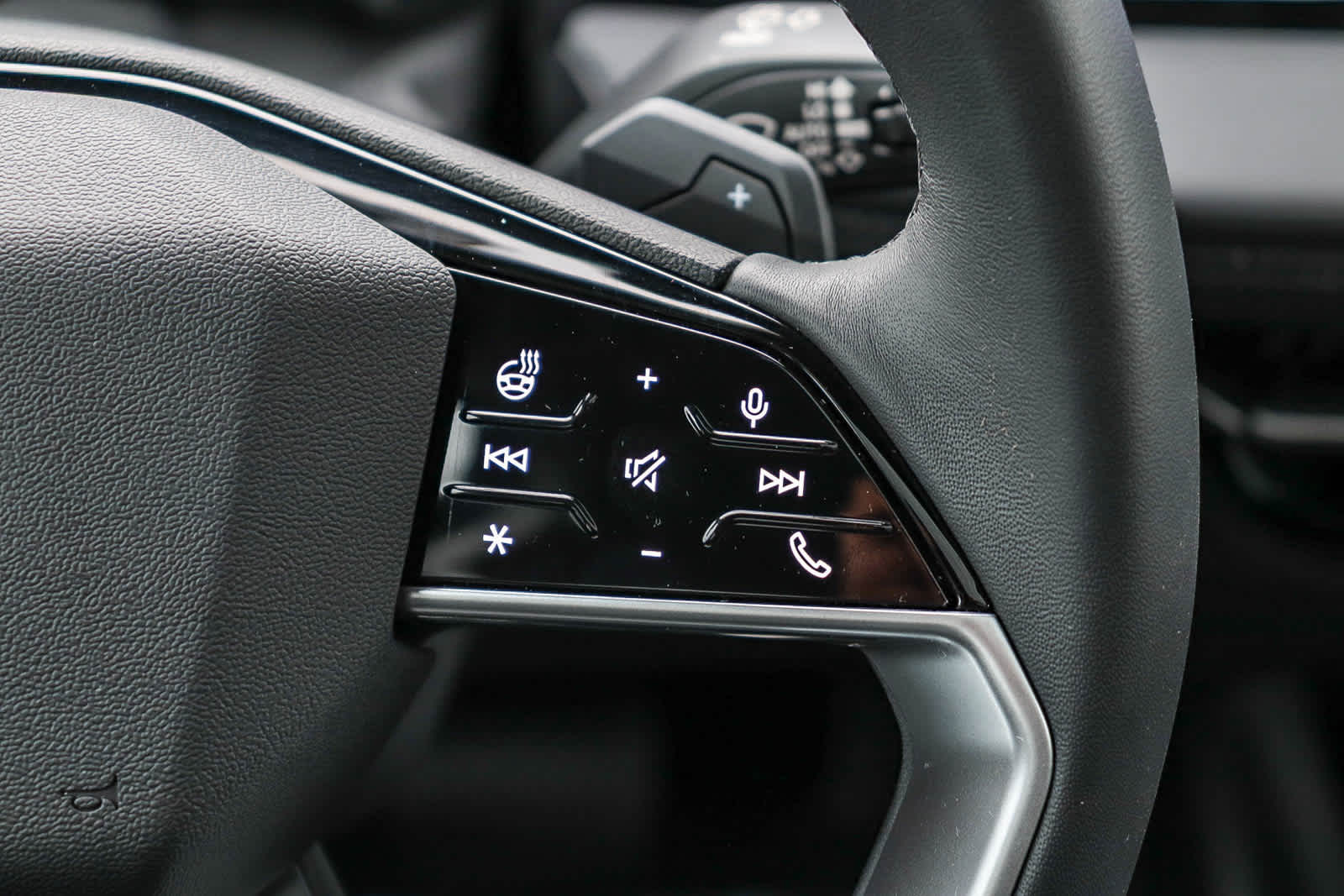 Thumbnail: 2025 Audi Q6 e-tron - 19