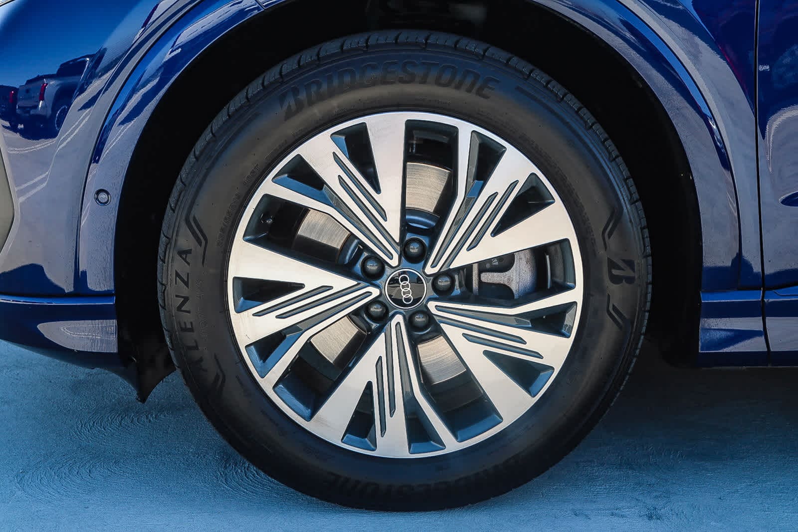 Thumbnail: 2023 Audi Q4 e-tron - 11