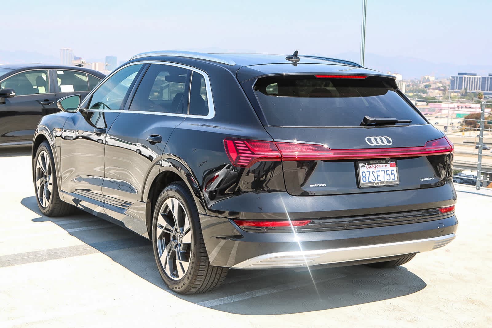 Thumbnail: 2022 Audi e-tron - 8